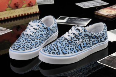 VANS AUTHENTIC [X. 5]