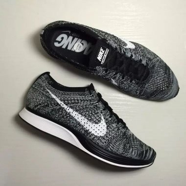FLYKNIT RACER BLACK/WHITE