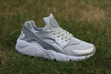 NIKE AIR HUARACHE [M. 4]